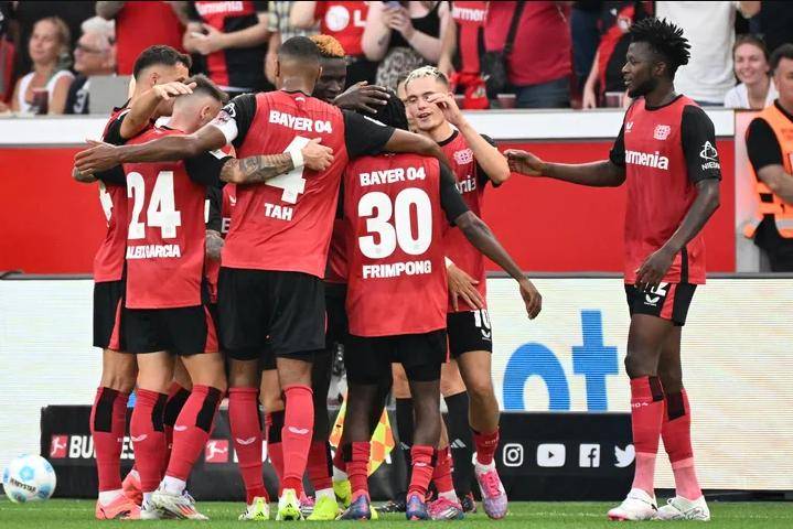 足坛悲喜一夜！勒沃库森1-2爆大冷，巴黎圣日耳曼冲3冠，皇马晋级